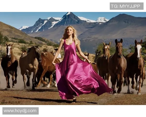 足球明星秋衣搭配女孩时尚风采展现青春活力与运动魅力